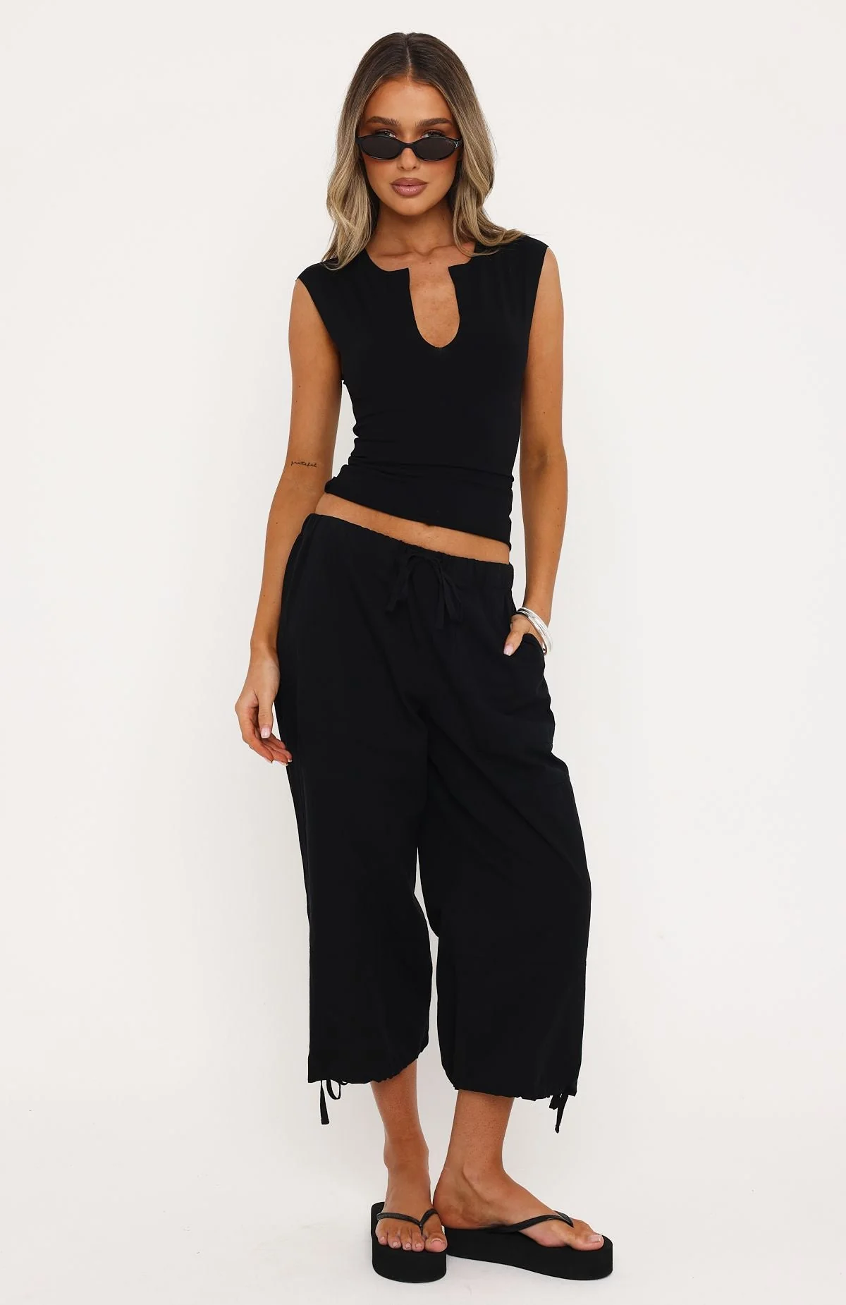 Date Me Capri Cargo Pants Black - Image 3