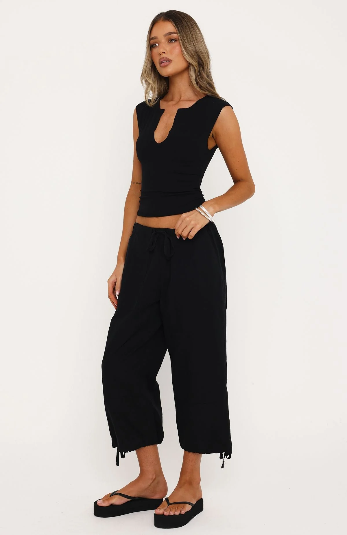 Date Me Capri Cargo Pants Black - Image 4
