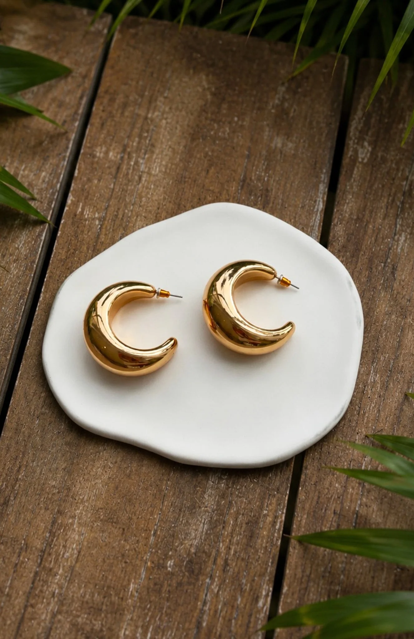 Lewis Earrings Gold - Image 3